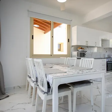 Villa Paradise Sunrise 10 Coral Bay