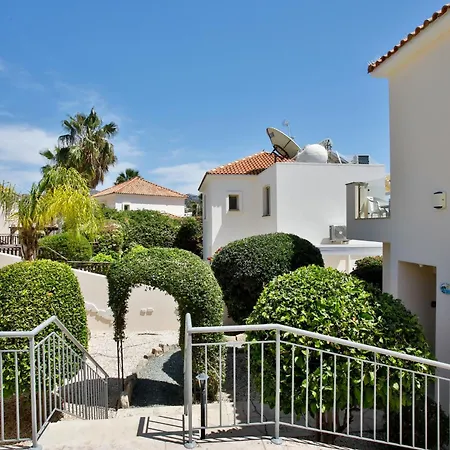 Villa Paradise Sunrise 10 *